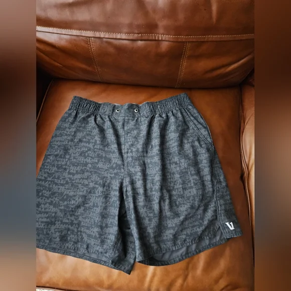 Vuori Gray Men's Shorts Large - Picture 1 of 4